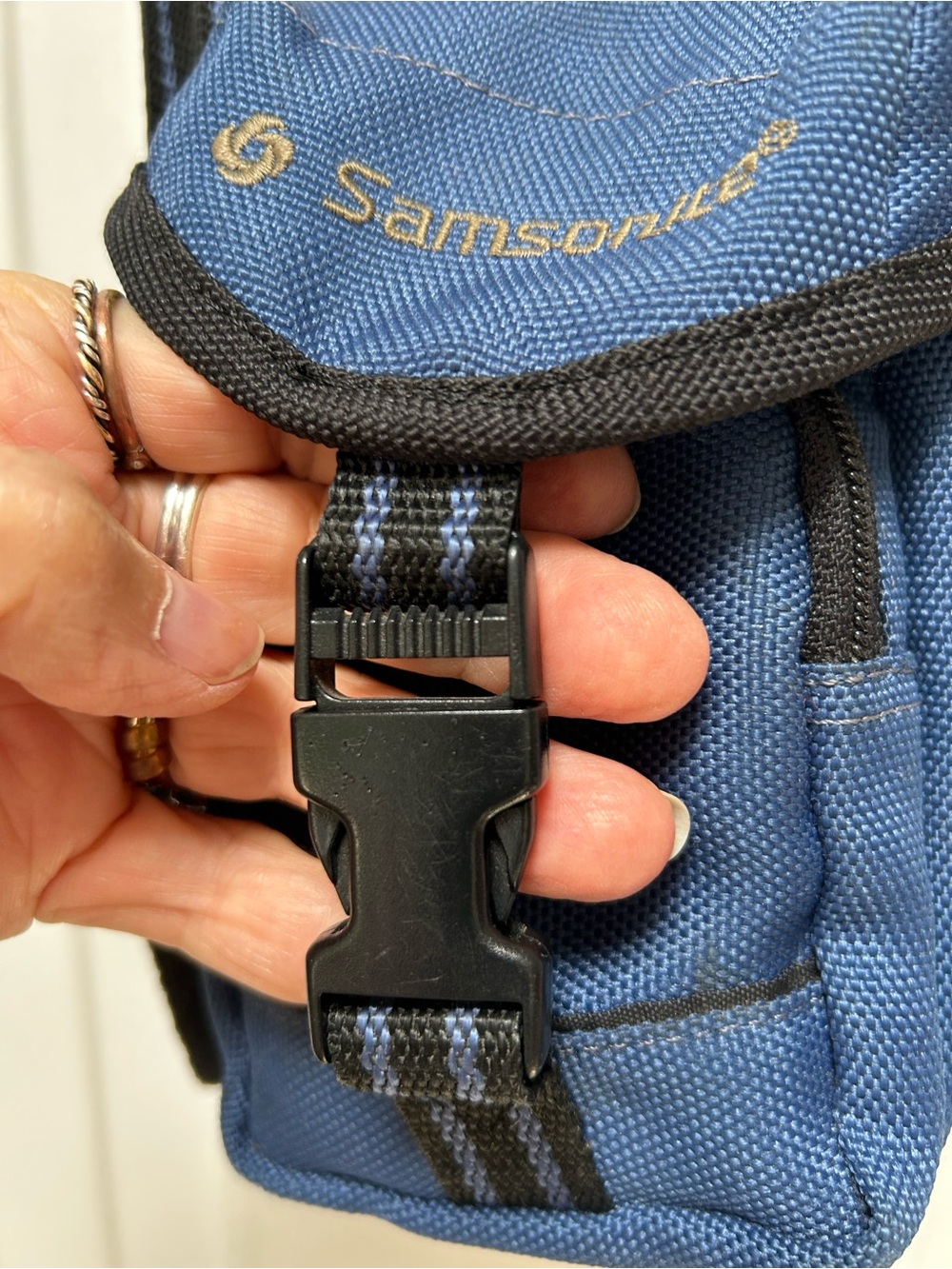 Samsonite Camera carrying case Navy Blue Men's Crossbody or converts to Belt Bag